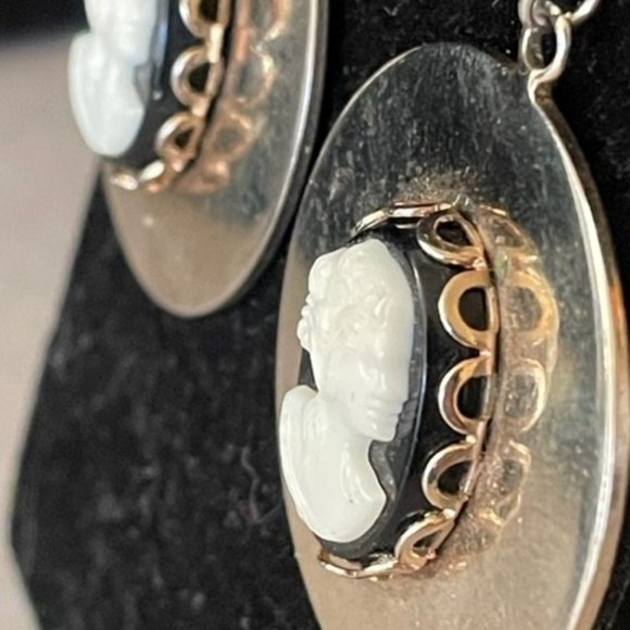 Carved Cameos Set on Black Stone Scalloped Framed on Gold Medallion Hook Earring - Picture 3 of 7